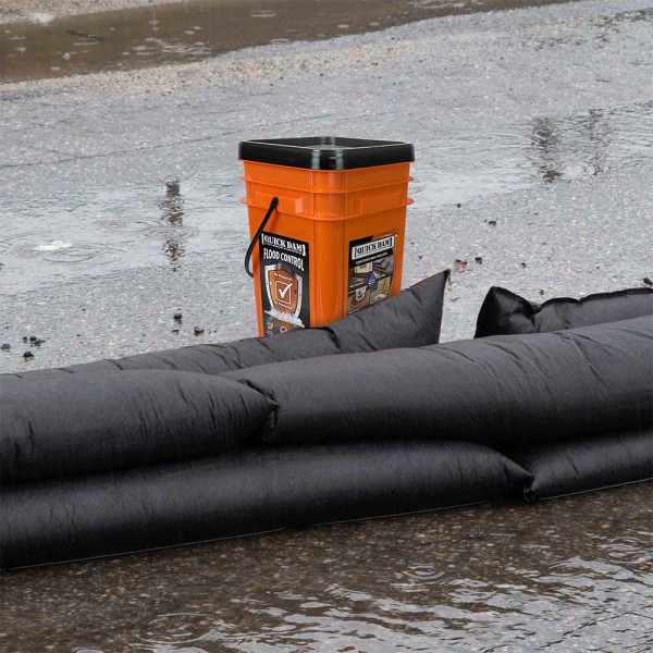 Quick Dam QDGGCO Grab & Go Flood Kit Combo 5- 5 Ft. Barriers and 10 Flood Bags, 15/Bucket