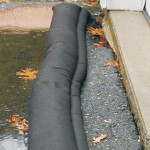 Quick Dam QDGGCO Grab & Go Flood Kit Combo 5- 5 Ft. Barriers and 10 Flood Bags, 15/Bucket