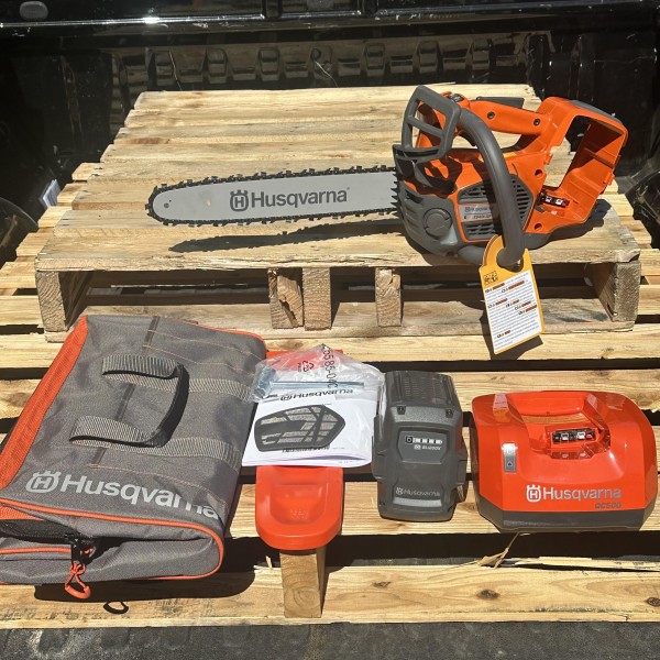 Husqvarna T540iXP Battery Chainsaw,14" With 1 Batteries & Charger